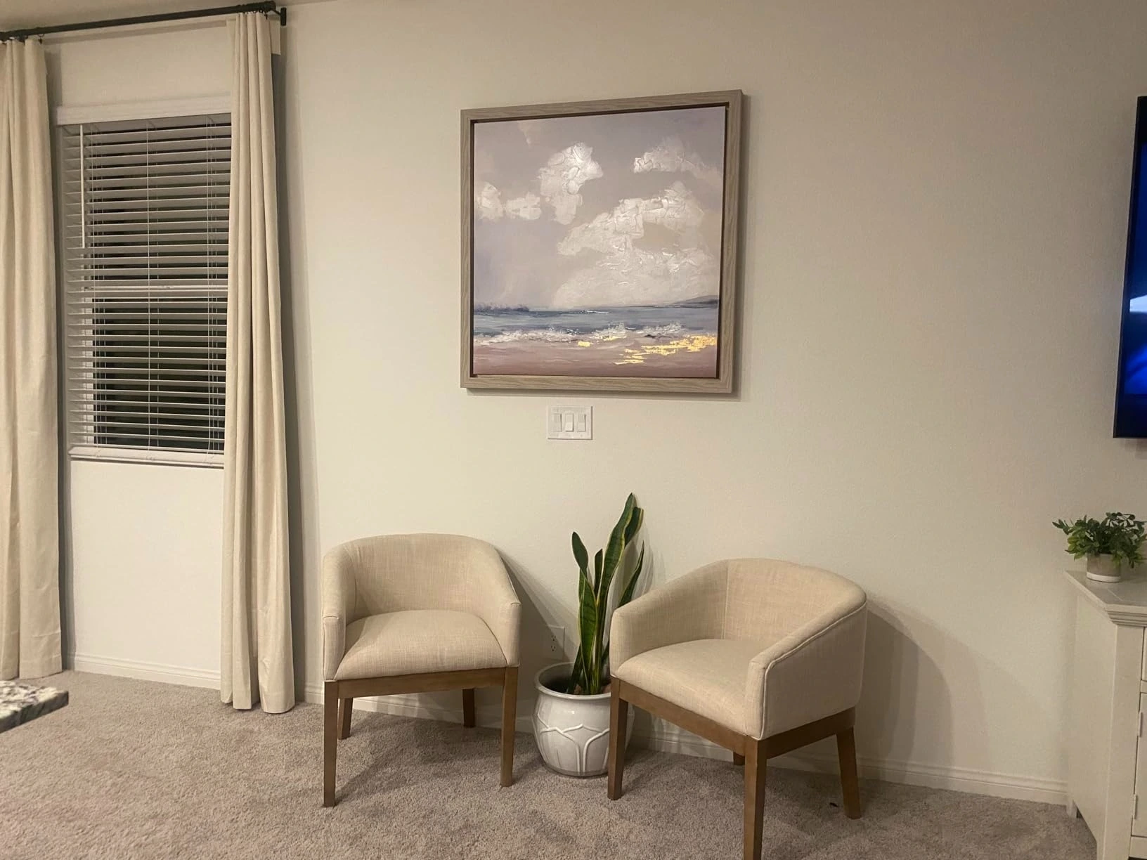 Wahson Barrel Dining Chairs Set of 4, Beige Linen Upholstered Dining Room Chairs with Arms, Mid Century Farmhouse Kitchen Chairs with Natural Wood Legs, for Bedroom/Living Room