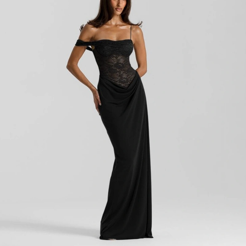 Robe maxi ajustée à volants de dentelle transparente noire, sans manches.