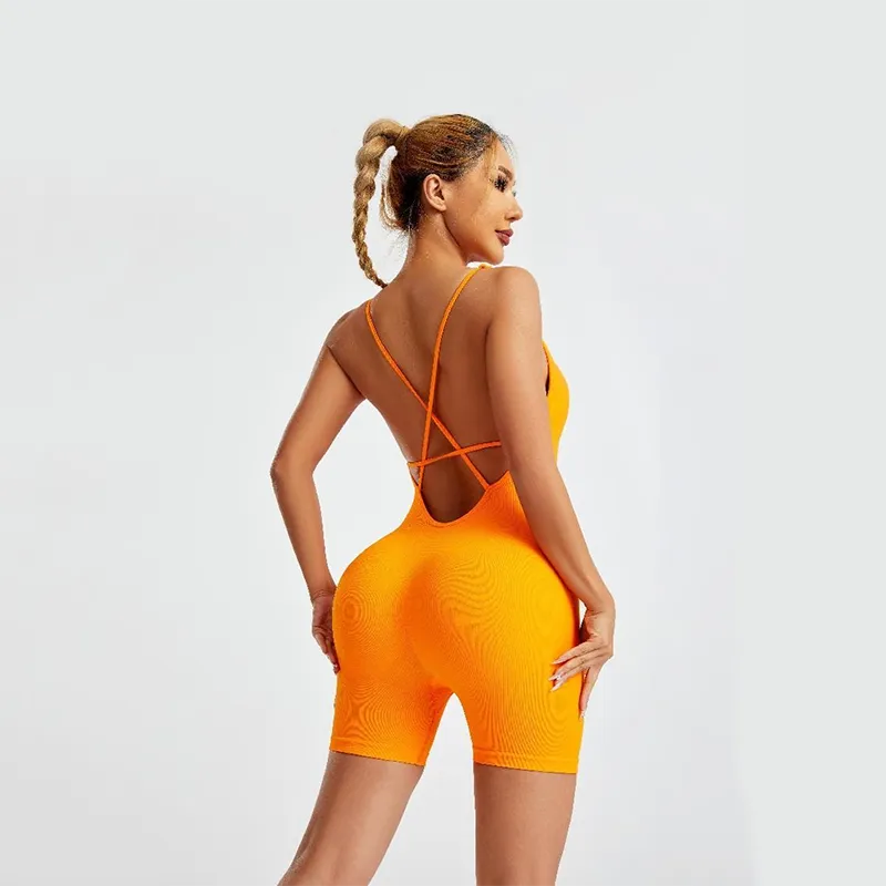 Romper à bretelles fines côtelé Orange avec dos en croix.