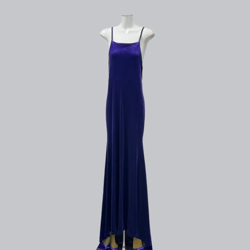 Robe maxi en velours violet avec bretelles fines