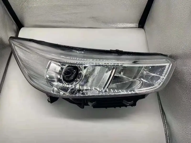 FOCO DE FAROL ESQUERDO