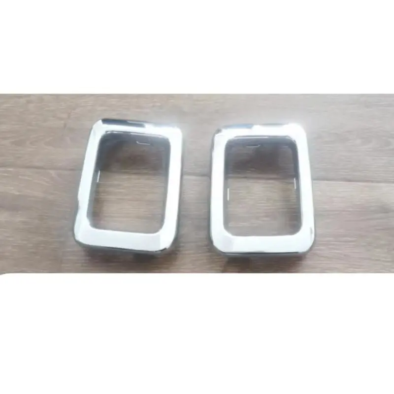 Aparador de escape do para-choque traseiro (E/D)