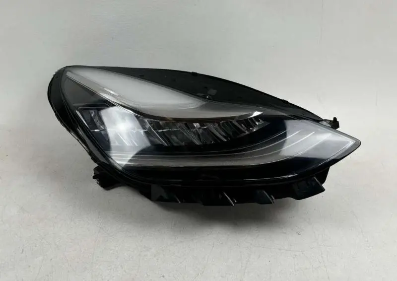 Farol principal esquerdo