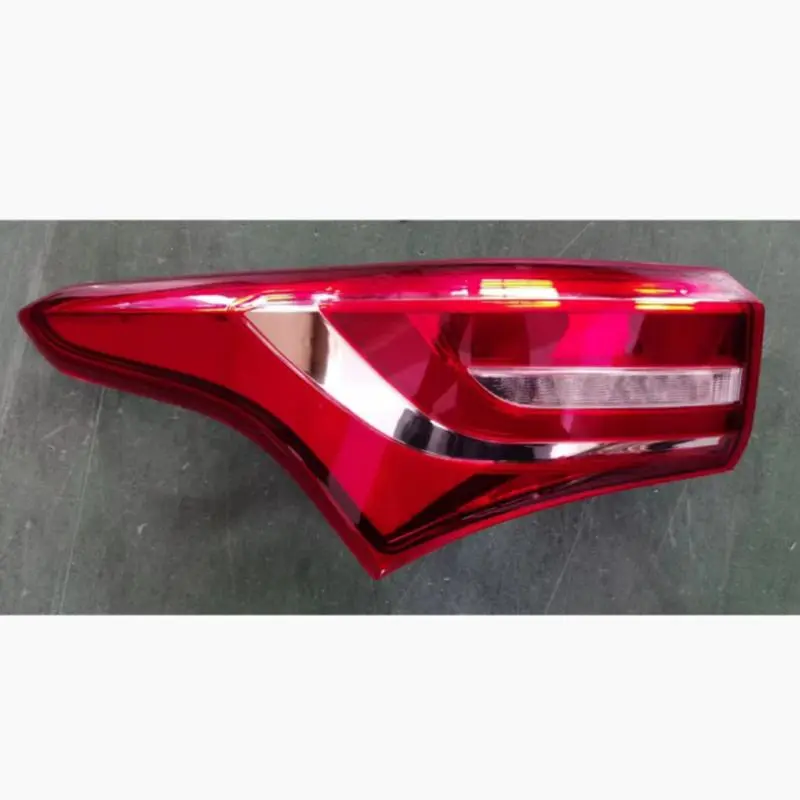 Faróis traseiros – faróis curvos (base branca).