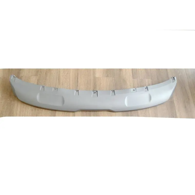 Painel de acabamento da para-choque frontal de prata.