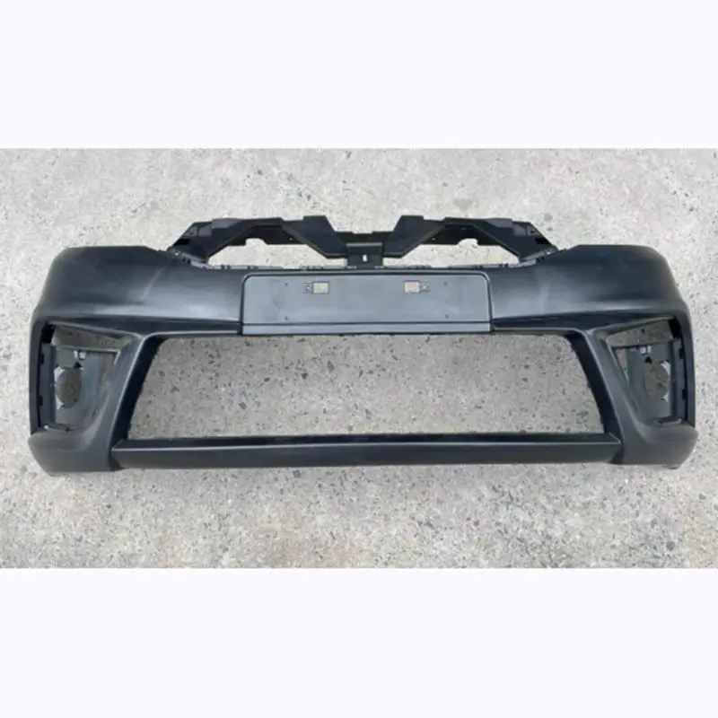 O para-choque dianteiro é removível.