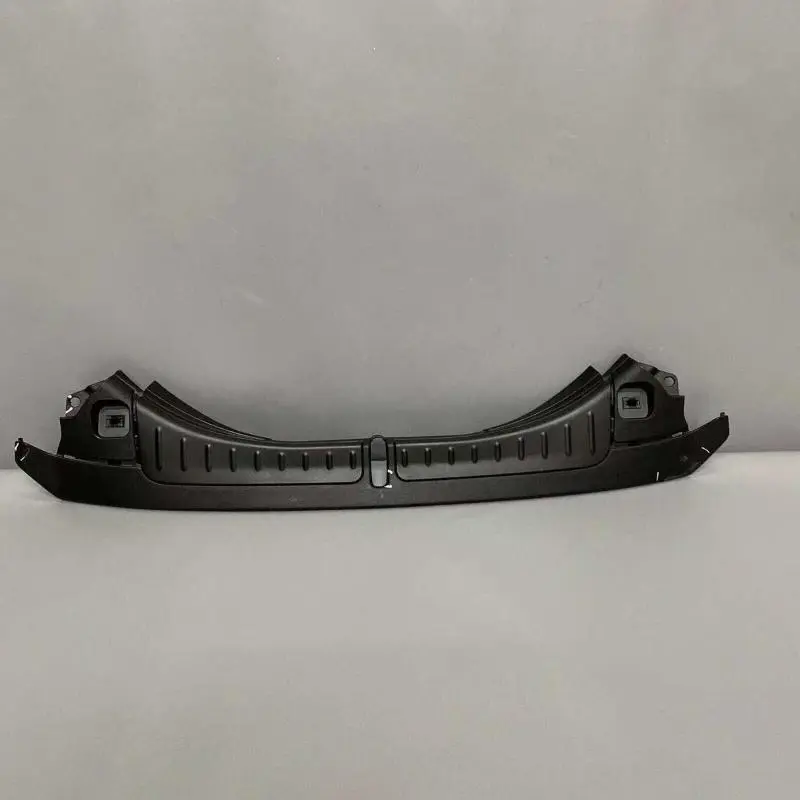 Placa de cobertura do travamento do capô