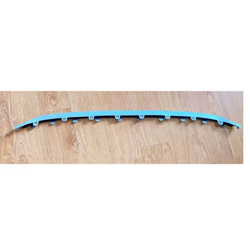 Faixa de destaque do para-choque dianteiro (centro).