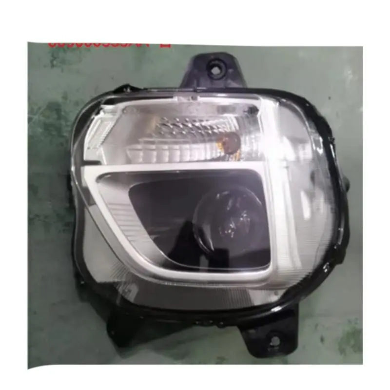 Faróis de luz diurna brancos (modelo base com lâmpadas de halogênio).