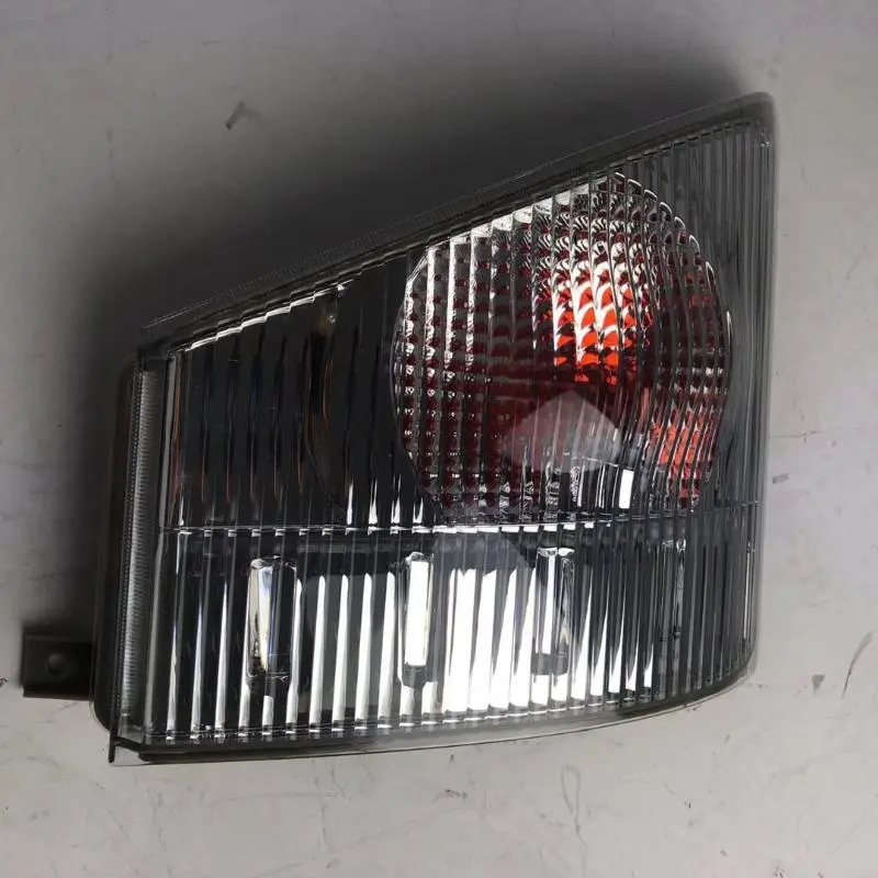 LÂMPADA DE ESQUINA ESQUERDA