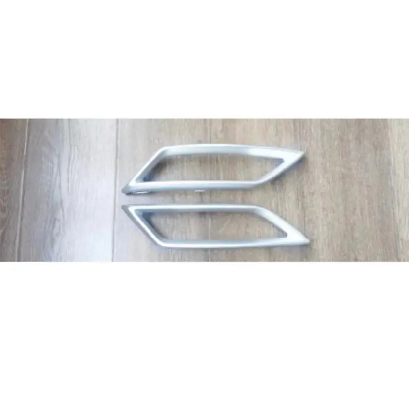 Capa de acabamento do tubo de escape (E/D)