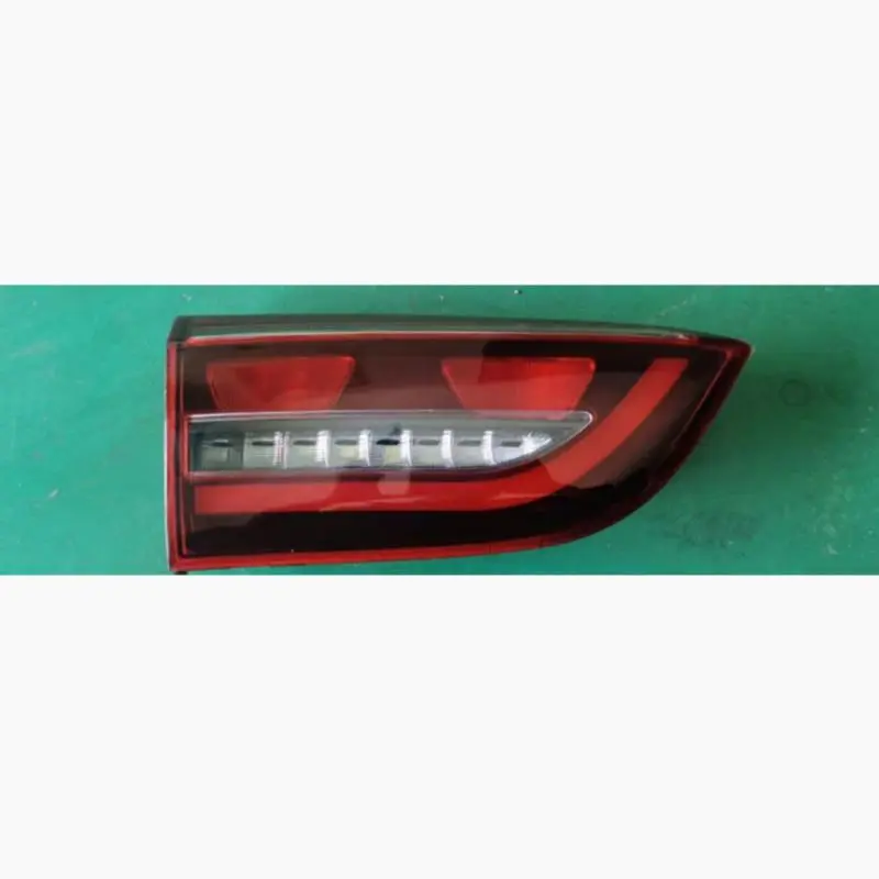 Lanternas traseiras – lanternas planas (base preta).