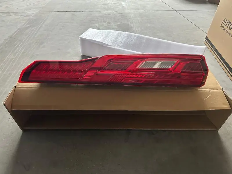 LANTERNA TRASERA ESQUERDA