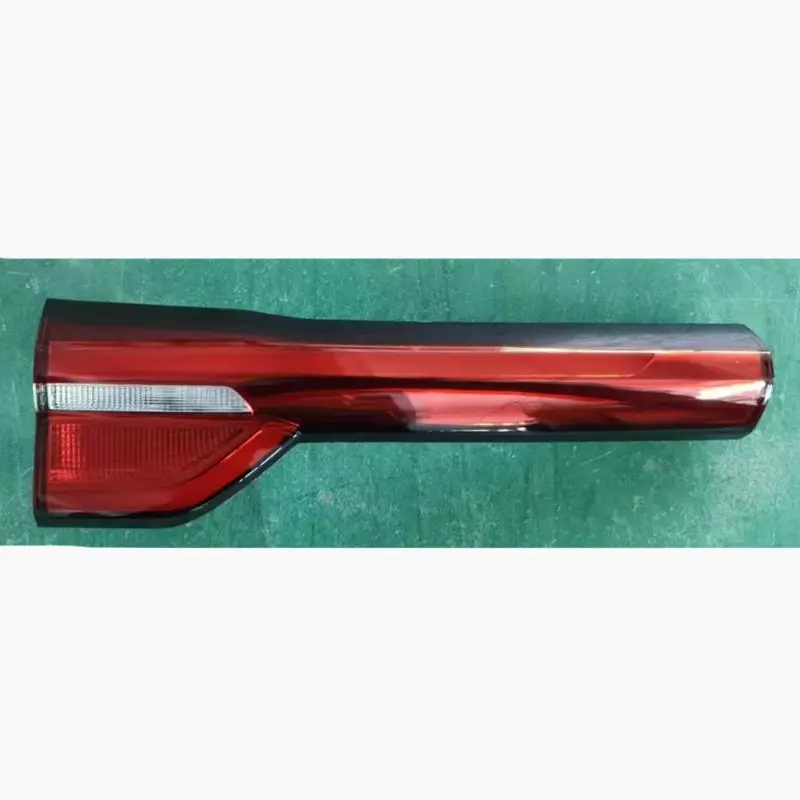 (Fundo branco) Luz traseira plana.