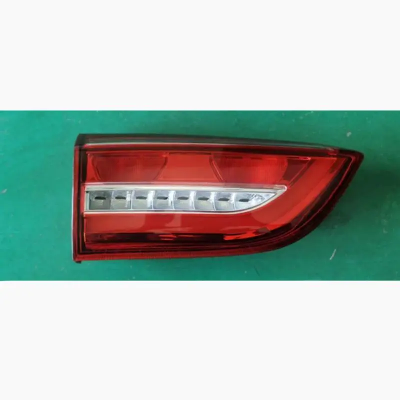 Faróis traseiros – faróis planos (base branca).