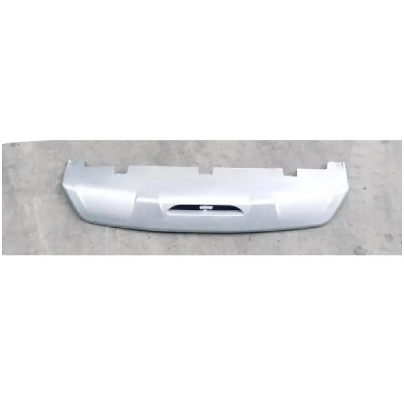 Painel de proteção inferior do para-choque traseiro – prateado.