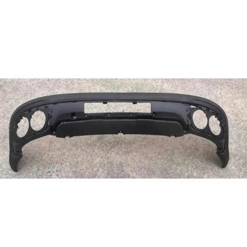 Seção inferior do para-choque traseiro com configuração de nível médio.