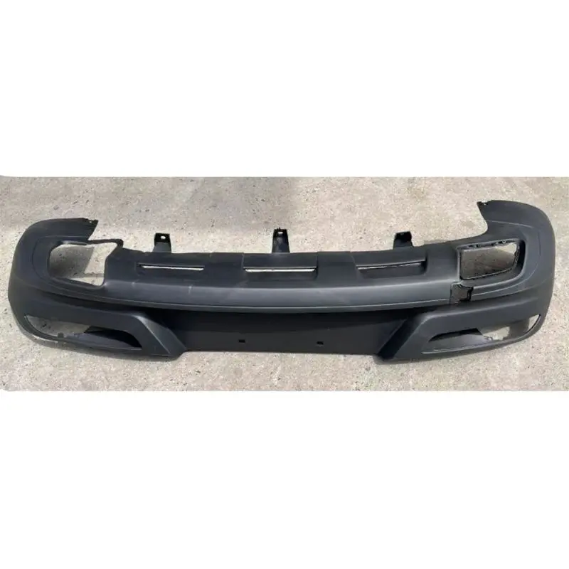 Montagem de para-choque traseiro de versão esportiva de baixa especificação.