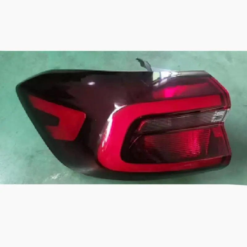 (Fundo preto) Luz com curvatura traseira.