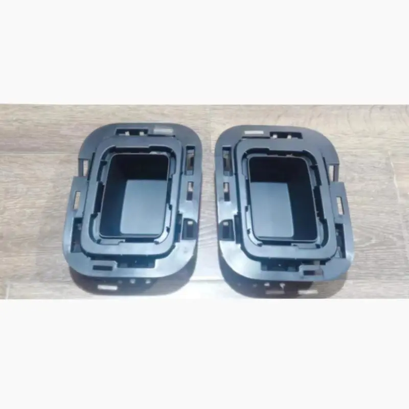 Placa de montagem da grade do para-choque traseiro (E/D).