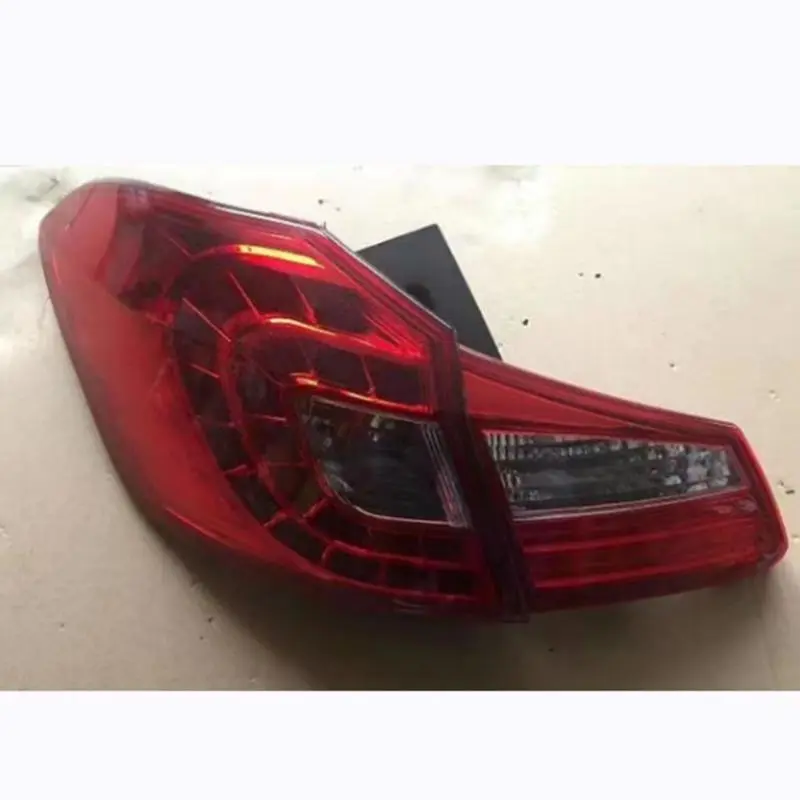 Lanterna traseira – seção fixa – luz curva.