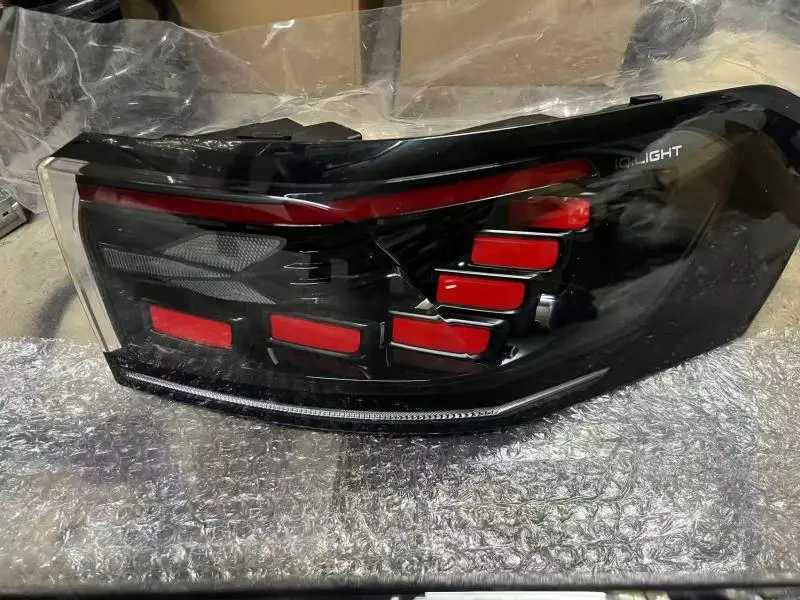 LANTERNA TRASERA ESQUERDA