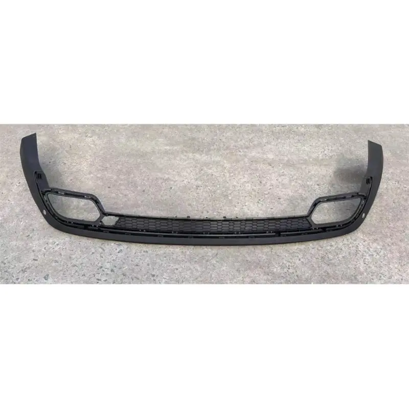 Parte inferior do para-choque traseiro.