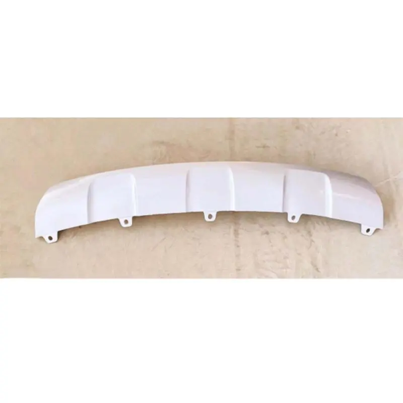 Painel de acabamento da para-choque frontal de prata.