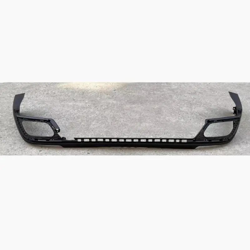 Parte inferior do para-choque traseiro.