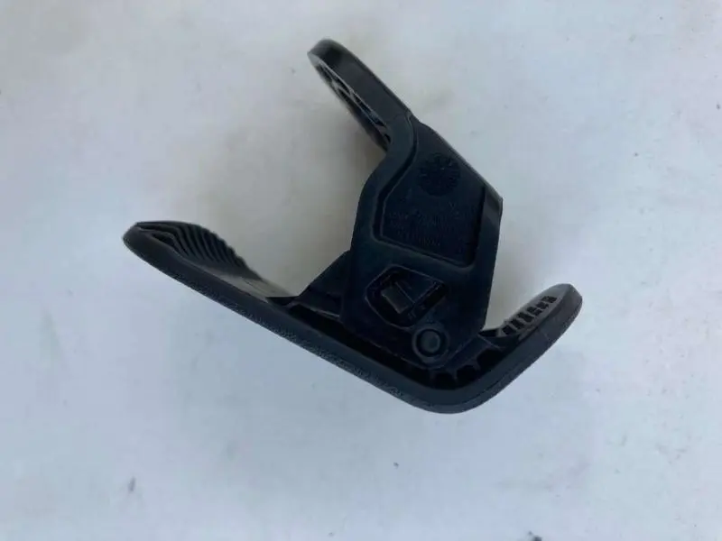 Gancho da caixa de carga frontal - esquerdo