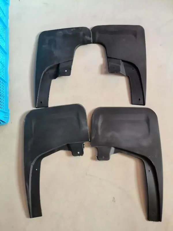 GUARDA-LAMA TRASERO DERECHO