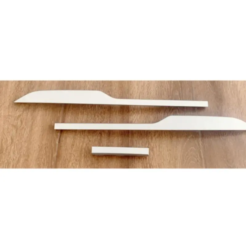 Recheio frontal de para-choques de prata (esquerdo, central, direito).