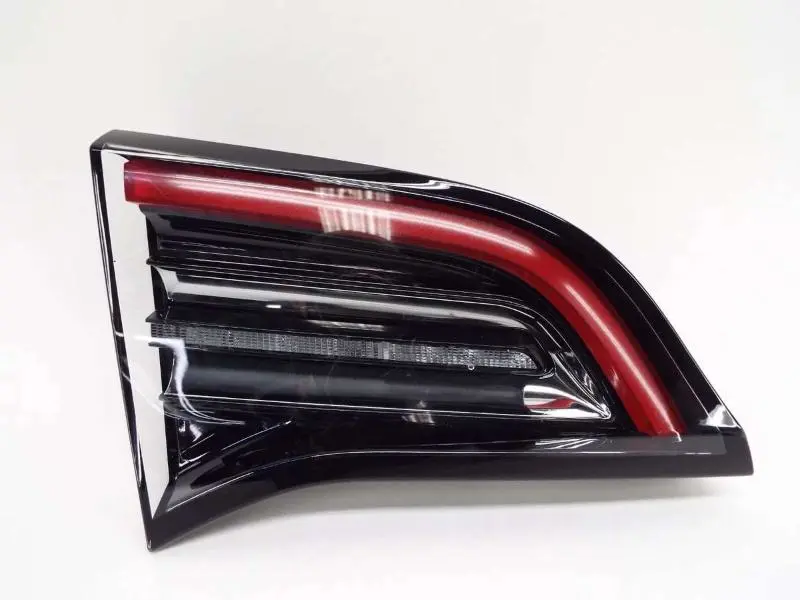 Farol plano traseiro esquerdo