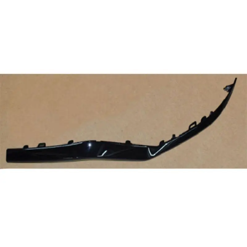 Revestimento de para-choque preto de alto brilho.