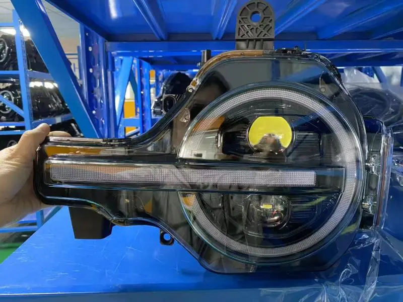 FAROL MANUFATURADO ESQUERDO + DIREITO