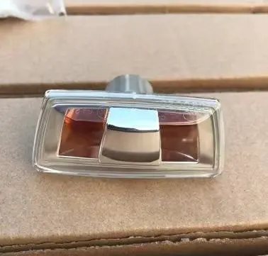 ABAJUR LATERAL ESQUERDO/DIREITO