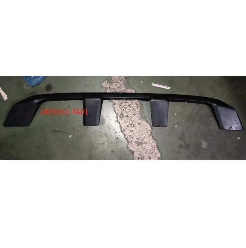 O painel sob o guarda de para-choque dianteiro