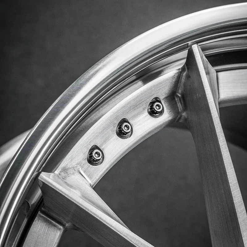 โครงสร้างสองชิ้นของล้อคาเฟอร์ ขนาด 18 นิ้ว 19 นิ้ว 20 นิ้ว 21 นิ้ว 22 นิ้ว 23 นิ้ว ฮับเบอร์สีดั้งเดิมหรือสีแบบกำหนดเองอื่นๆ สำหรับแผ่นศูนย์กลาง