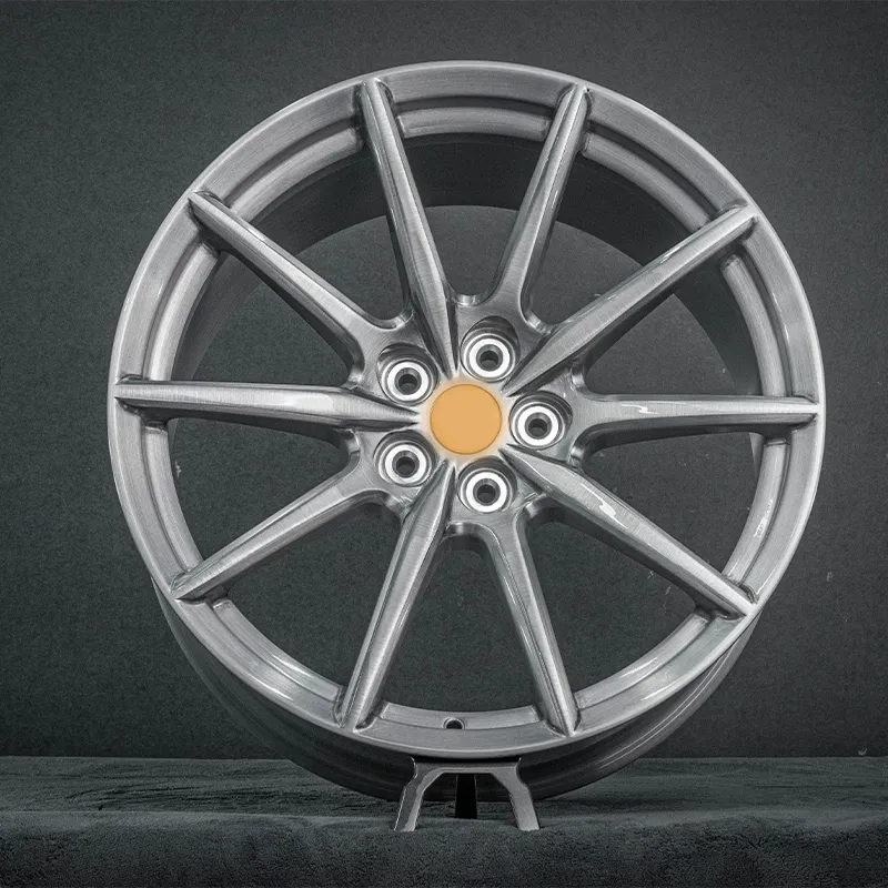 ล้อผสมผสานอลูมิเนียมฟอร์จที่ทนทาน เหมาะสำหรับใช้ในสภาพแวดล้อมที่รุนแรงของทะเลทราย สีบรอนซ์หรือสีตัวอื่นๆ ตามการปรับแต่ง ขนาด 17 นิ้ว 18 นิ้ว 19 นิ้ว 20 นิ้ว