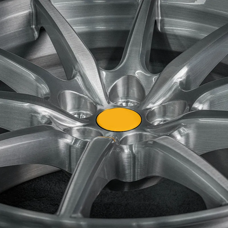 ล้อผสมผสานอลูมิเนียมฟอร์จที่ทนทาน เหมาะสำหรับใช้ในสภาพแวดล้อมที่รุนแรงของทะเลทราย สีบรอนซ์หรือสีตัวอื่นๆ ตามการปรับแต่ง ขนาด 17 นิ้ว 18 นิ้ว 19 นิ้ว 20 นิ้ว