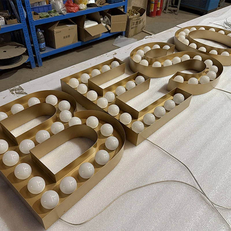 Open Face Channel Letters med ljusbelysning | Vintage Marquee-stil