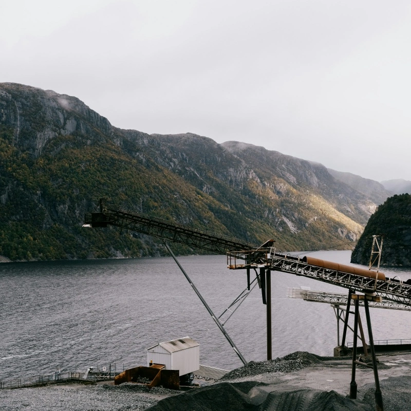 La cause racine du décalage de courroie : Comment les cadres d'idlers de précision prolongent la durée de vie des courroies