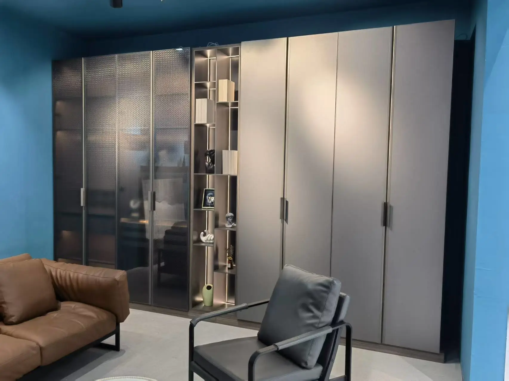 Custom Built-in Wardrobe | Italian Minimalist Glass Open Shelf Walk In Closet Storage Cabinet