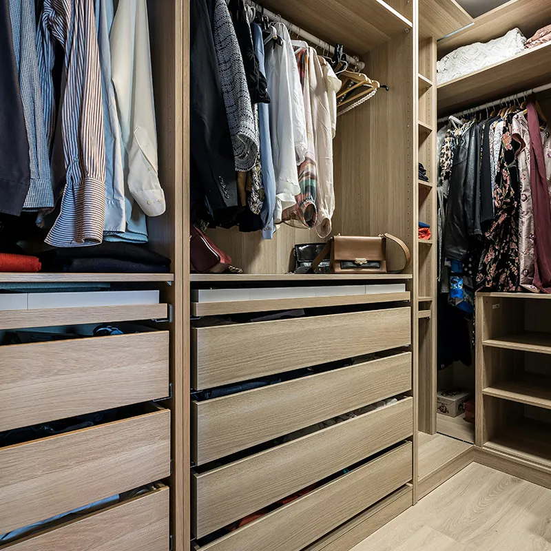Avantages de choisir une armoire sur mesure pour votre maison
