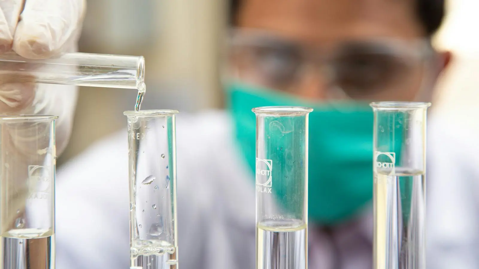 How to Select the Best Steel Fume Hood for Your Laboratory?