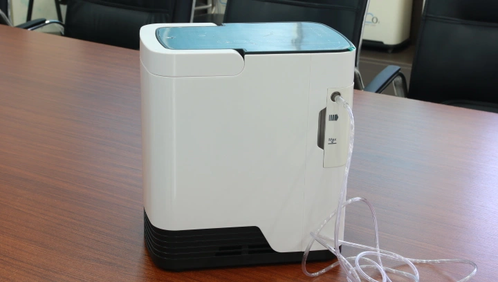 ZY-2JW Oxygen Concentrator with Side-Mounted Humidifier