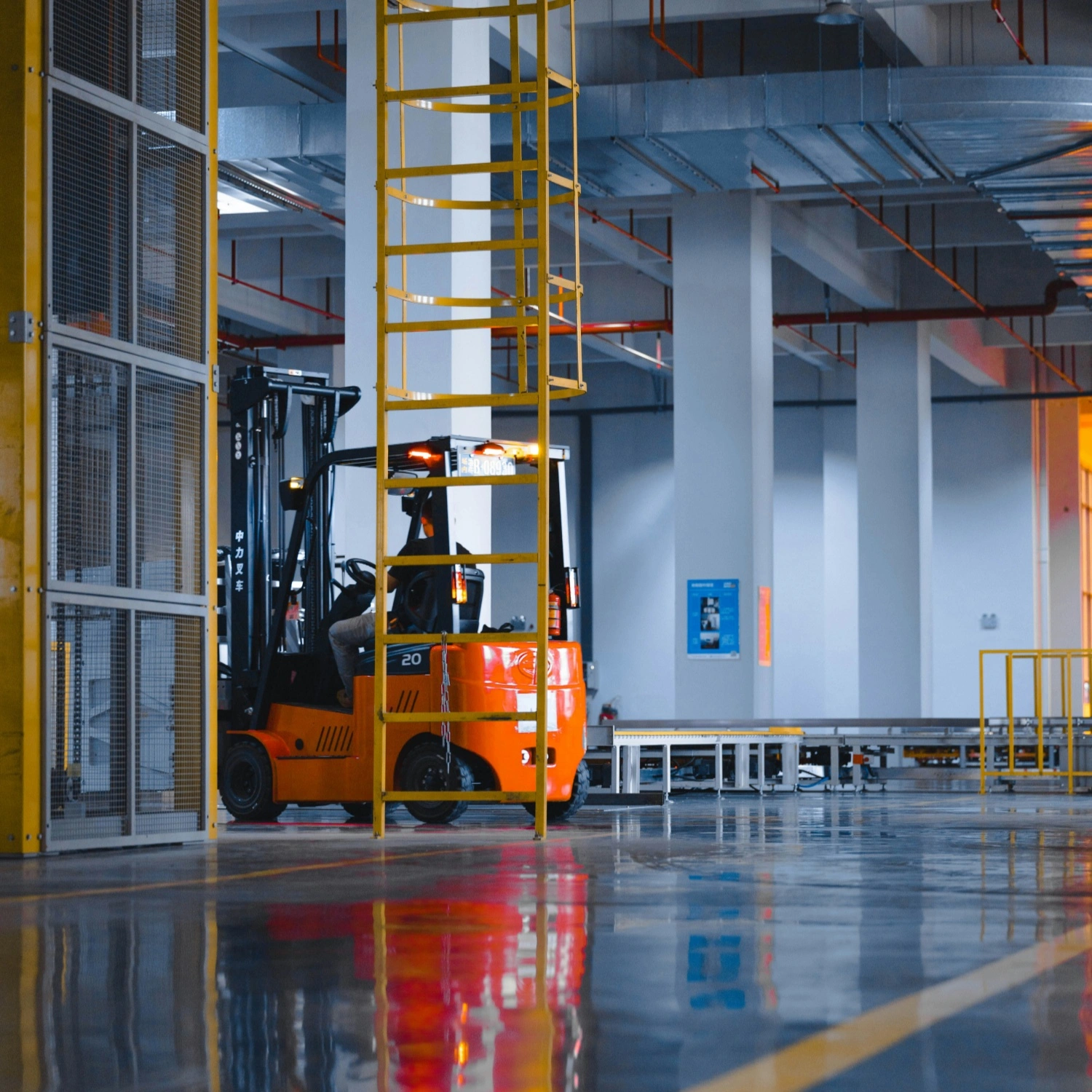 Inside the Manufacturing Process: How Heavy-Duty Counterbalance Forklift Masts Are Engineered