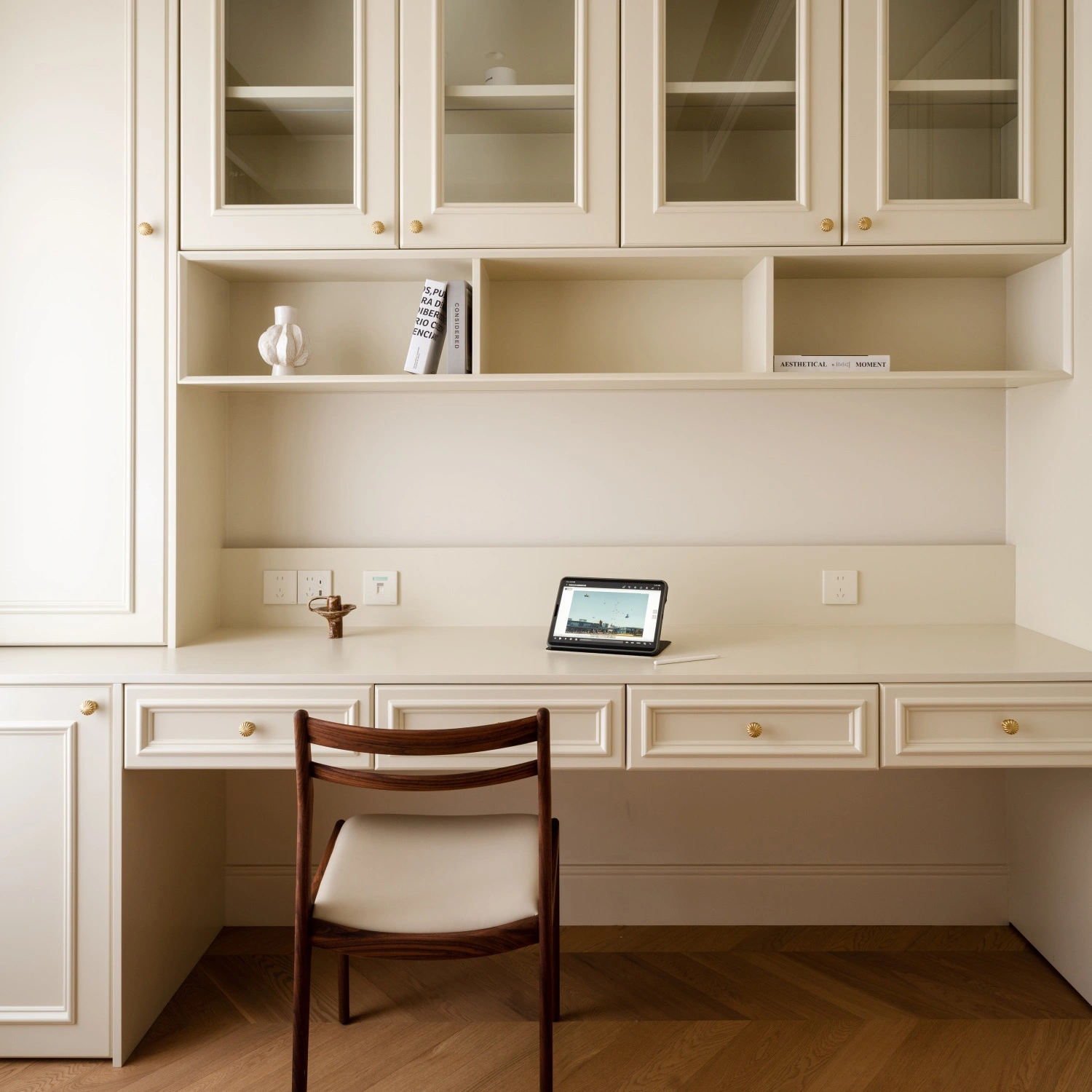 Ensemble de meubles de bureau et de table de bureau sur mesure en blanc crémeux pour bureau à domicile | Fabricant