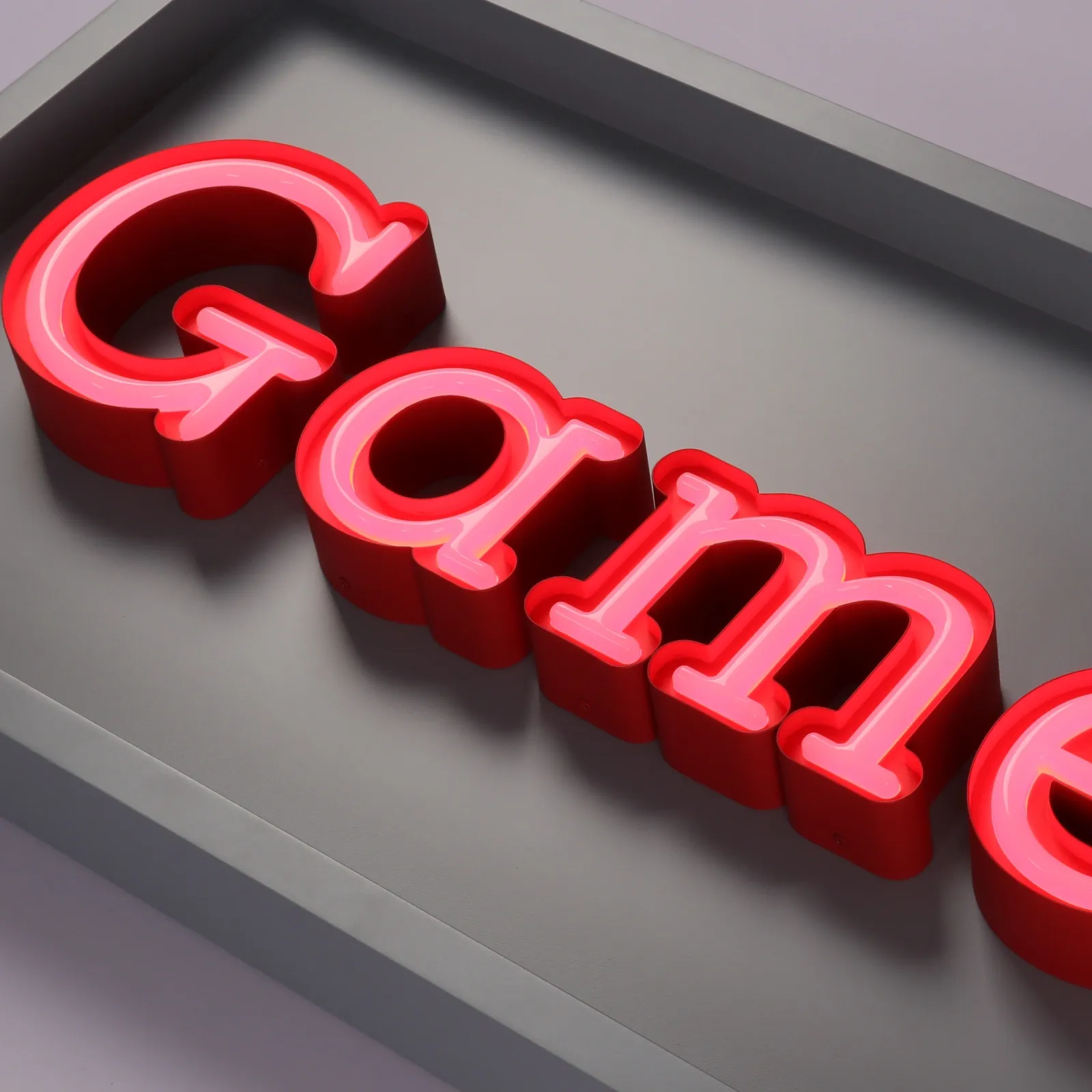 Lettres en canal lumineuses avant avec style néon personnalisé et plateau encastré