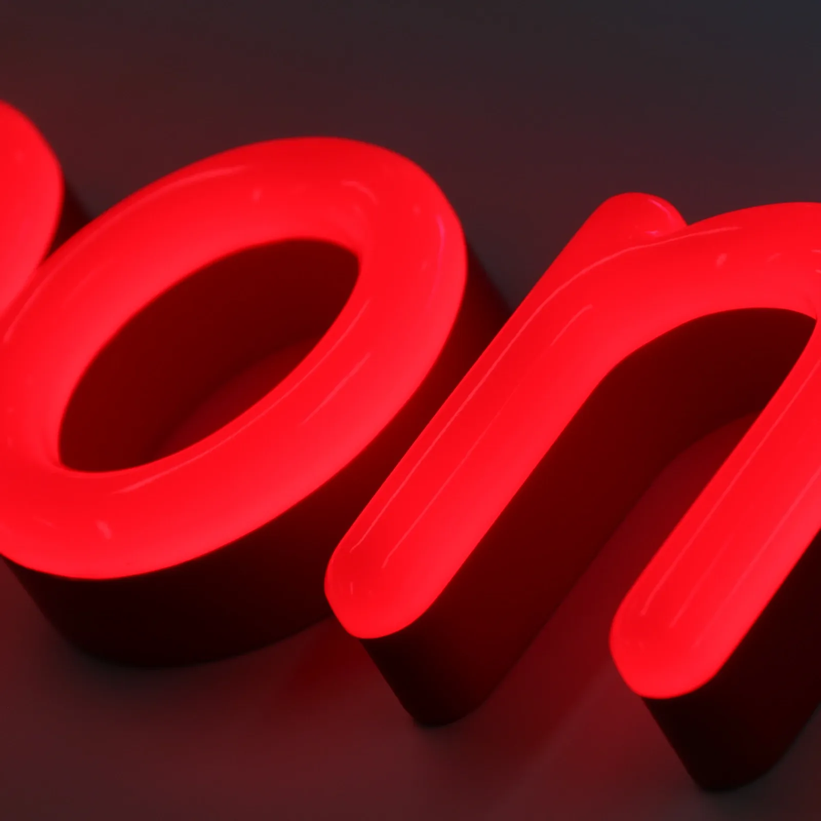 Eigene Faux-Neon-Vorderbeleuchtete Kanalbuchstaben mit Rückplatte